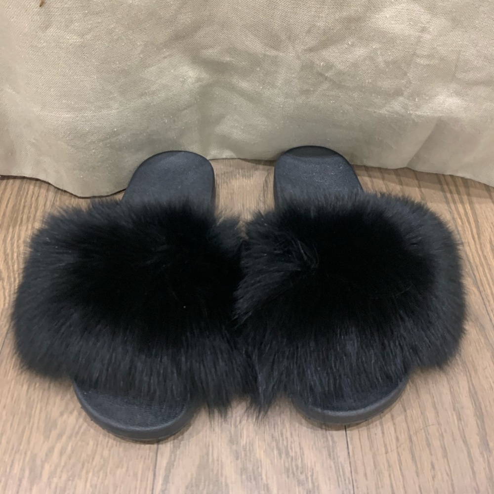 Brand new black fluffy sandals!